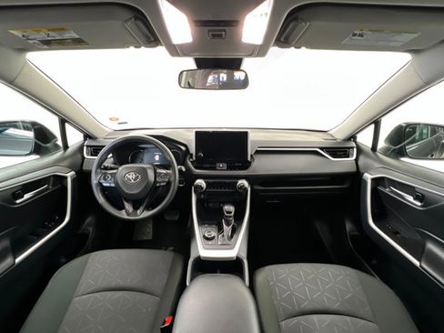 Used 2025 Toyota RAV4 XLE image 9