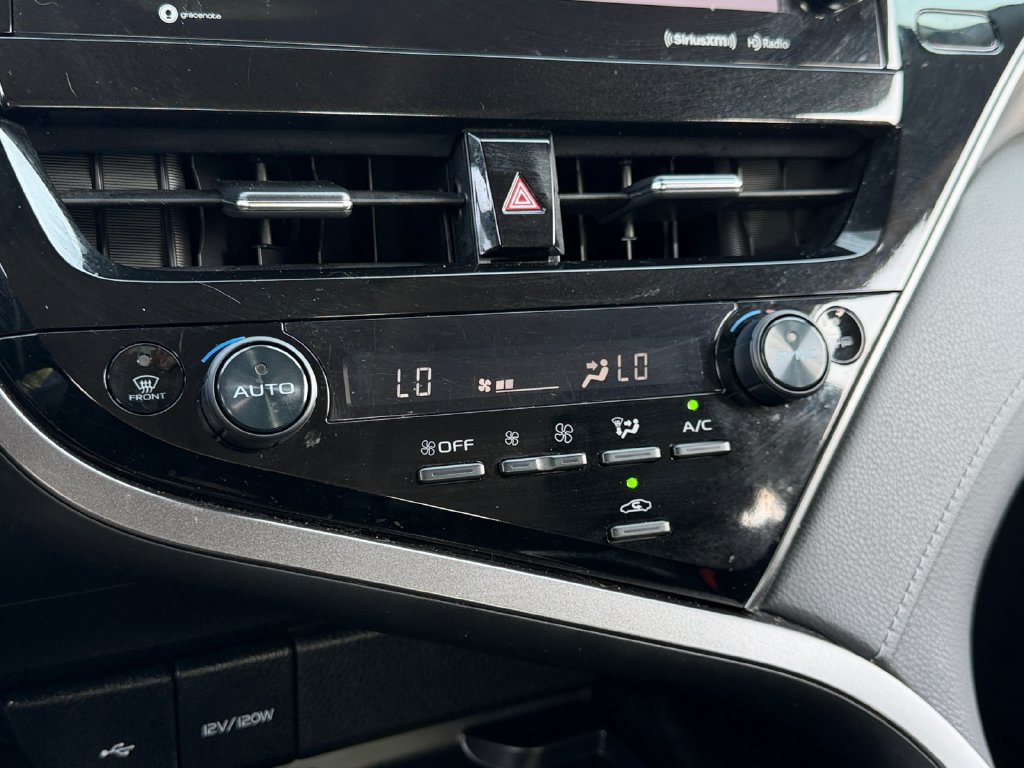 Used 2022 Toyota Camry XSE FWD image 21