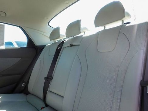 Used 2021 Hyundai Elantra Limited image 26