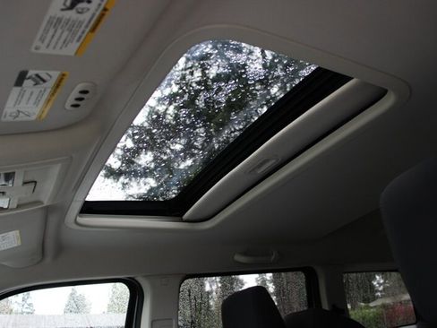 Used 2007 Dodge Nitro SXT image 9