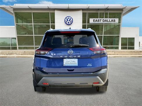 Used 2022 Nissan Rogue SV w/ SV Premium Package image 5