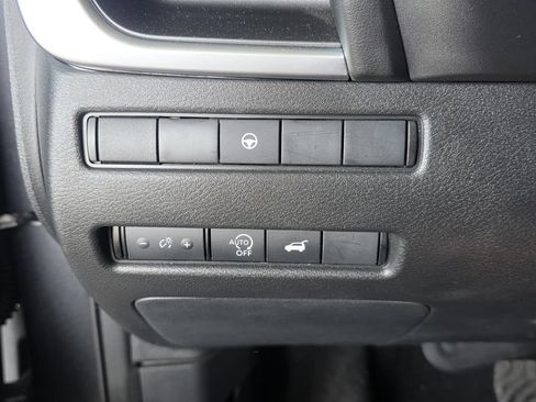 Used 2025 Nissan Rogue SV AWD/4WD image 20