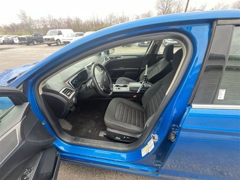 Used 2020 Ford Fusion SE image 11