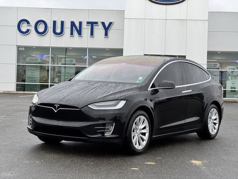 Used 2017 Tesla Model X 75D image 2