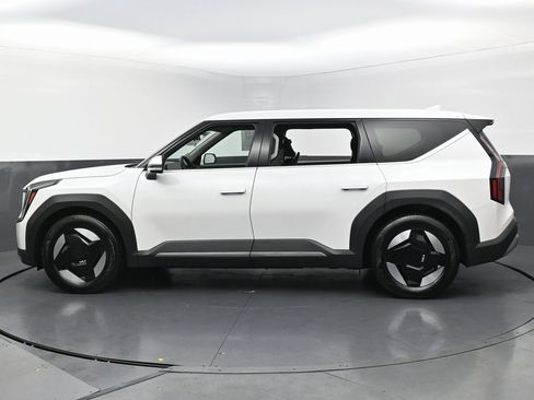 Used 2024 Kia EV9 Light image 12