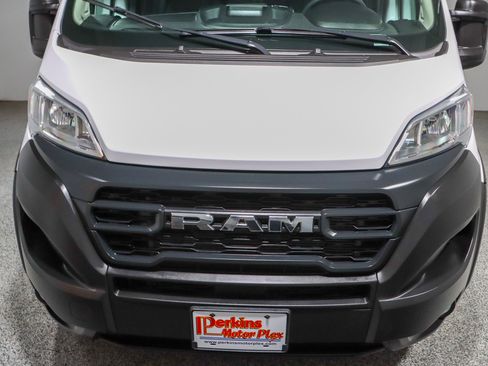 Used 2024 RAM ProMaster 2500 w/ Convenience Group FWD image 4