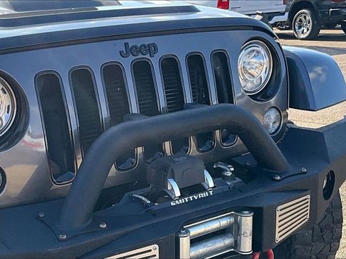 Used 2017 Jeep Wrangler Unlimited Sahara image 26