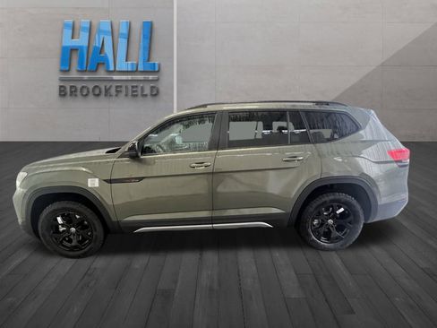 New 2026 Volkswagen Atlas Peak Edition image 2