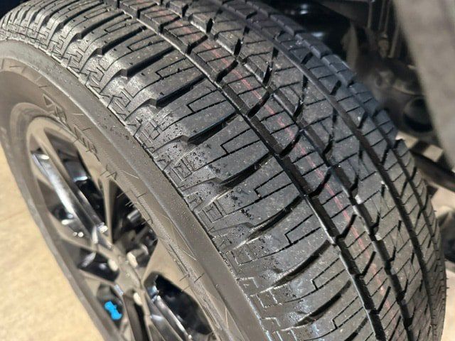 Used 2022 Jeep Wrangler Unlimited Sahara AWD/4WD image 5