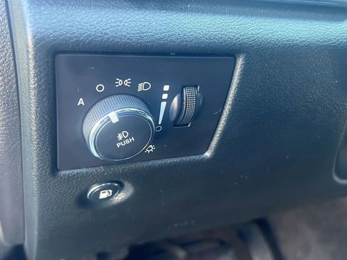 Used 2015 Jeep Grand Cherokee Limited w/ Luxury Group II image 19