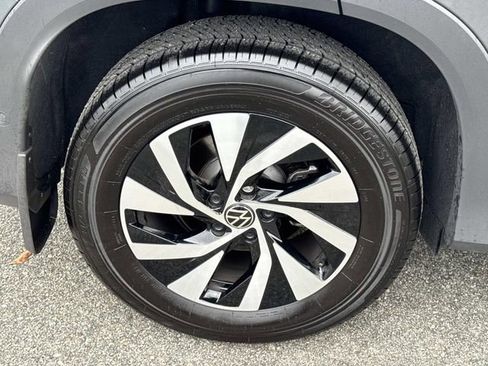 Used 2025 Volkswagen Tiguan S image 30