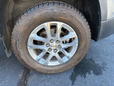 Used 2020 Chevrolet Traverse LT image 28