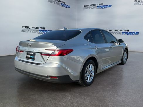Used 2025 Toyota Camry LE w/ Convenience Package FWD image 5