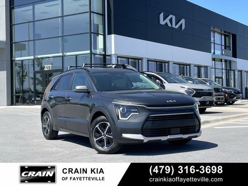 New 2025 Kia Niro EX image 1