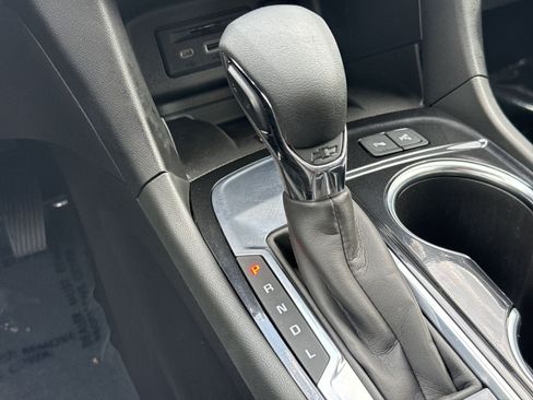Used 2022 Chevrolet Equinox Premier FWD image 23