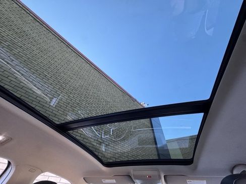 Used 2021 Volkswagen Atlas SEL Premium image 18