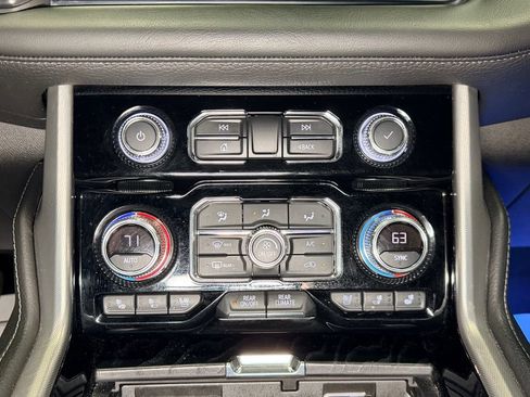 Used 2022 GMC Yukon Denali w/ Denali Premium Package AWD/4WD image 15