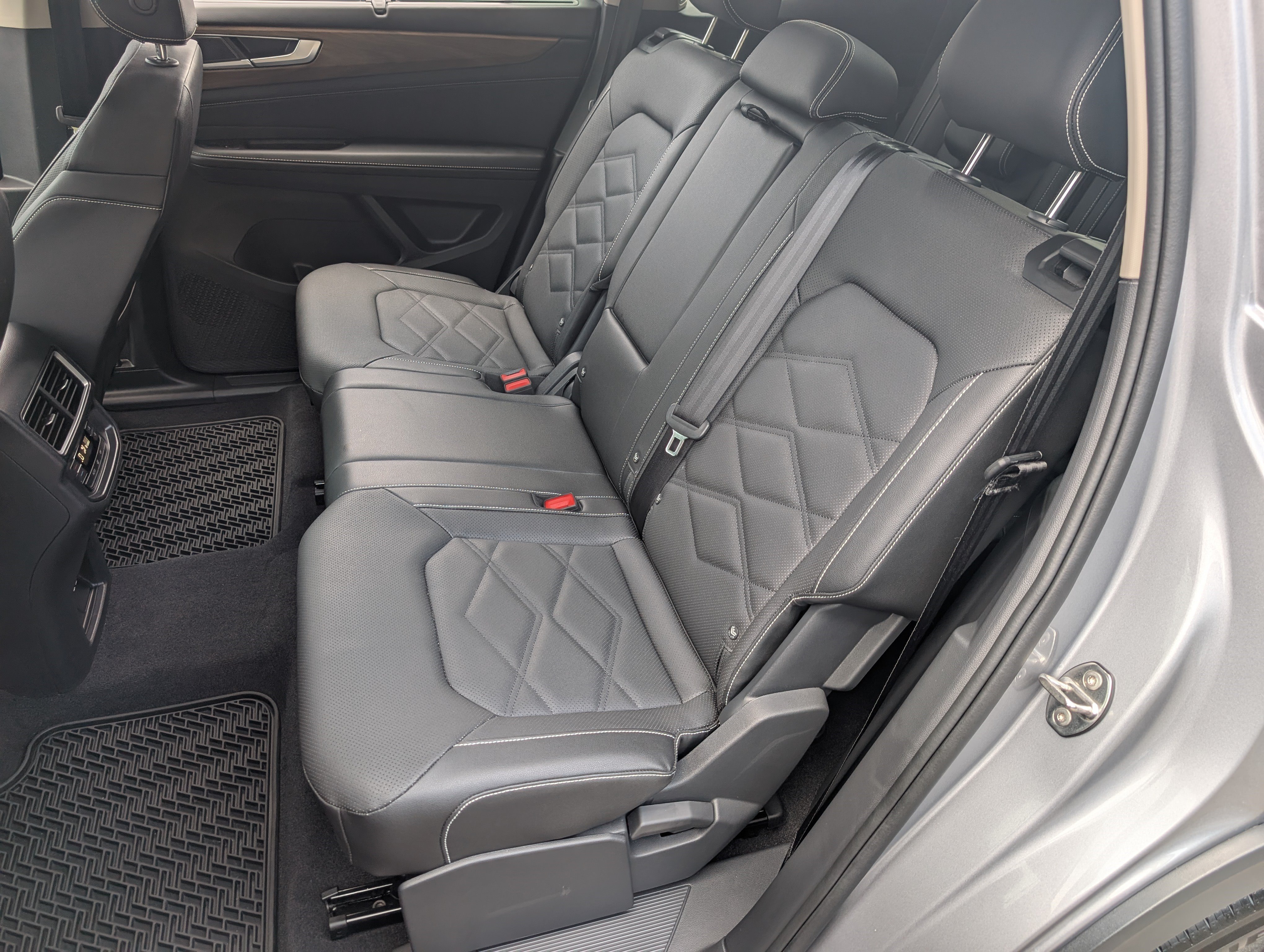 Used 2026 Volkswagen Atlas SE w/ Black Wheel Package FWD image 17