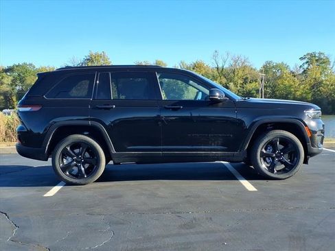 New 2025 Jeep Grand Cherokee Altitude image 23