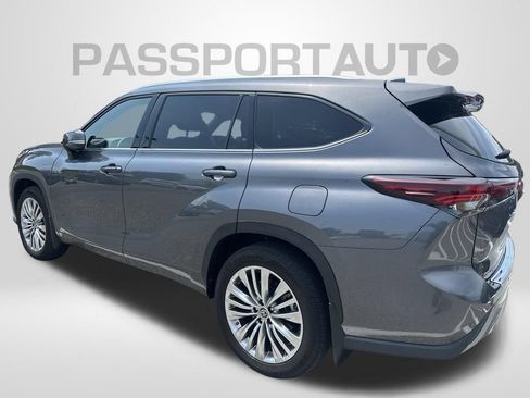 Used 2024 Toyota Highlander Platinum AWD/4WD image 7