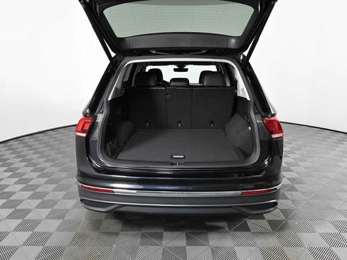Certified 2022 Volkswagen Tiguan SE w/ Panoramic Sunroof Package AWD/4WD image 8