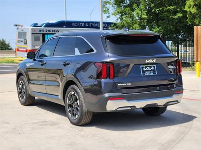 New 2025 Kia Sorento S
