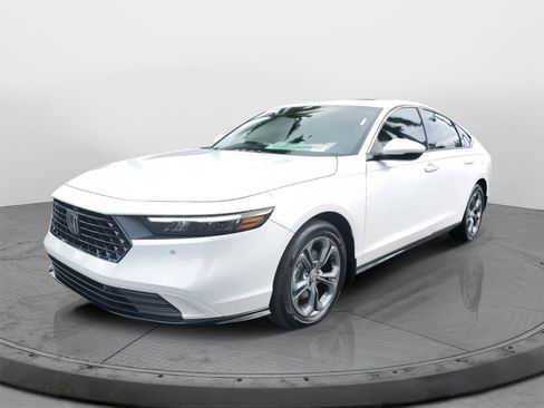 New 2025 Honda Accord EX-L image 2