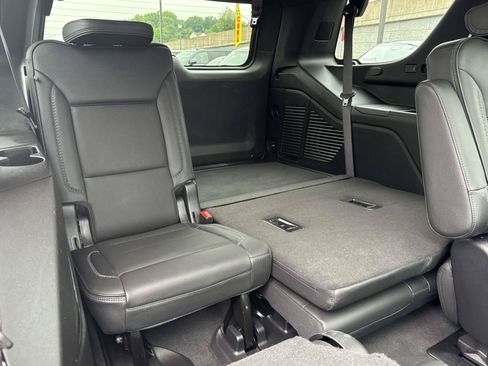 Used 2022 GMC Yukon Denali w/ Denali Premium Package AWD/4WD image 6