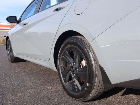 Used 2023 Hyundai Elantra SEL image 25