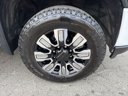 Used 2022 GMC Sierra 2500 Denali w/ Denali Ultimate Package image 9