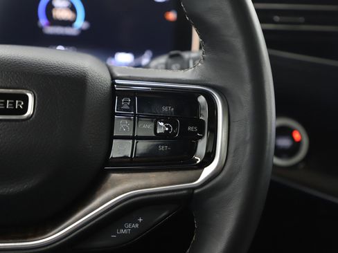 Used 2024 Jeep Grand Wagoneer L 4WD image 31