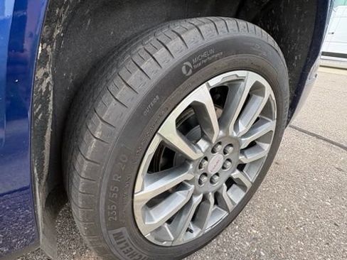 Used 2023 GMC Acadia Denali AWD/4WD image 9