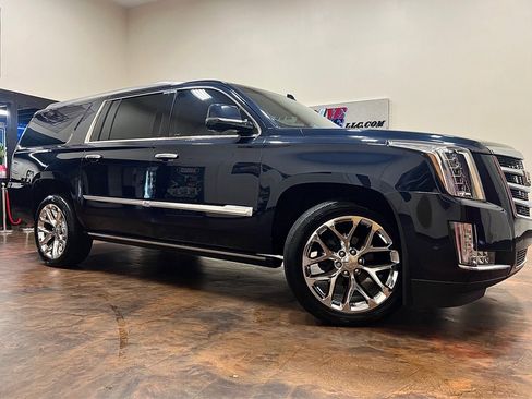 Used 2018 Cadillac Escalade ESV Premium Luxury AWD/4WD image 46