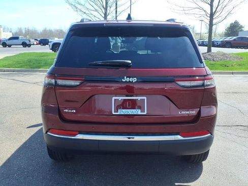 Used 2025 Jeep Grand Cherokee Laredo image 5