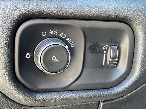 Used 2024 RAM 1500 Laramie image 28