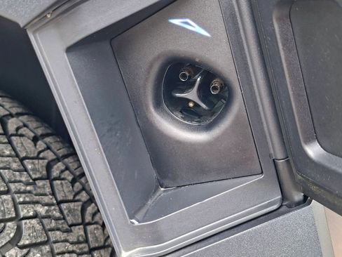 Used 2025 Tesla Cybertruck AWD Crew Cab image 11