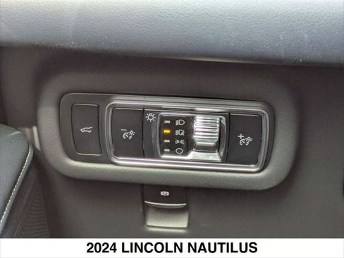 Certified 2024 Lincoln Nautilus Reserve image 19