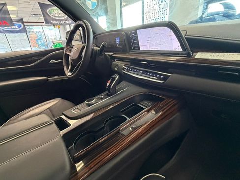 Used 2023 Cadillac Escalade Premium Luxury AWD/4WD image 46
