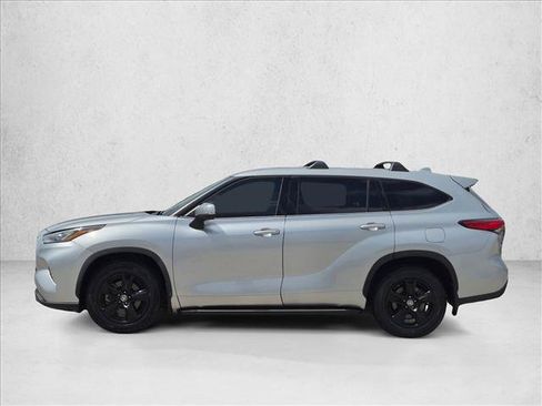 Used 2020 Toyota Highlander LE FWD image 9