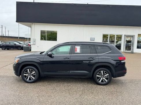 Used 2023 Volkswagen Atlas SE AWD/4WD image 3