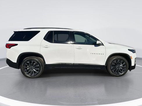 Used 2023 Chevrolet Traverse RS image 4