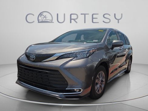 Certified 2024 Toyota Sienna XLE FWD image 1