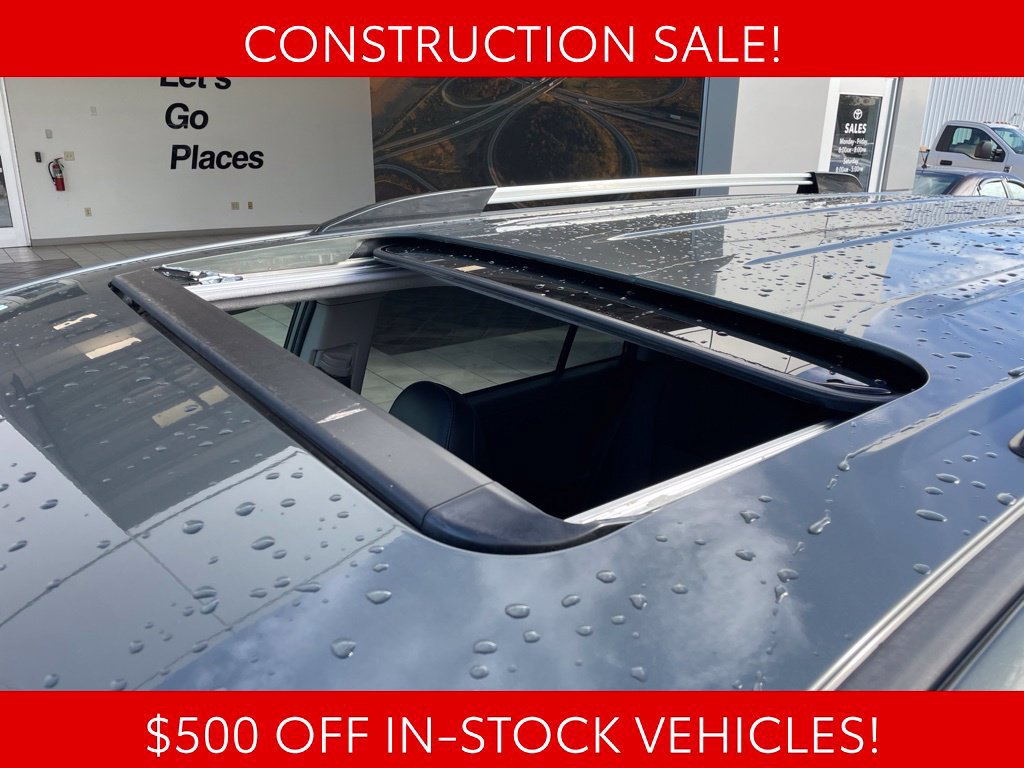 Used 2012 Toyota Highlander Limited w/ Tow Pkg AWD/4WD image 3