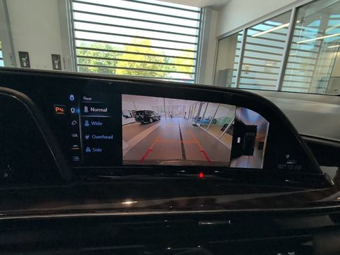 Certified 2022 Cadillac Escalade Sport Platinum w/ Heavy-Duty Trailer Package AWD/4WD image 15
