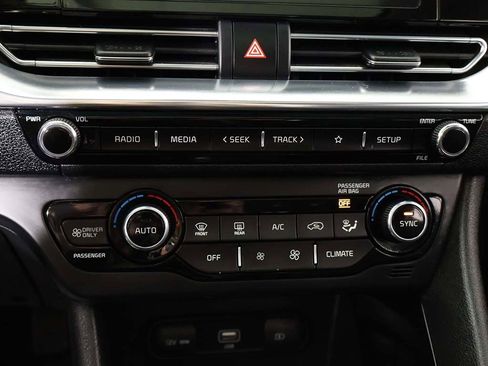 Used 2020 Kia Niro Touring image 50