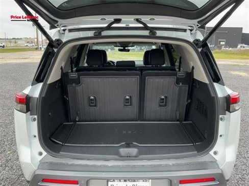New 2026 Nissan Pathfinder Platinum w/ Cargo Package FWD image 38