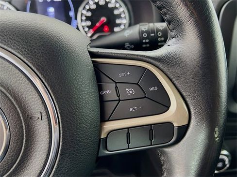 Used 2017 Jeep Renegade Latitude image 30