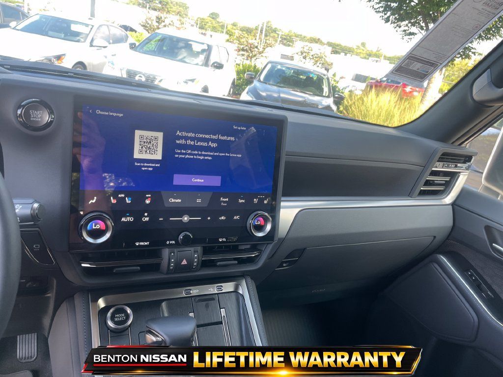 Used 2026 Lexus GX 550 w/ Accessory Package (2T) AWD/4WD image 17