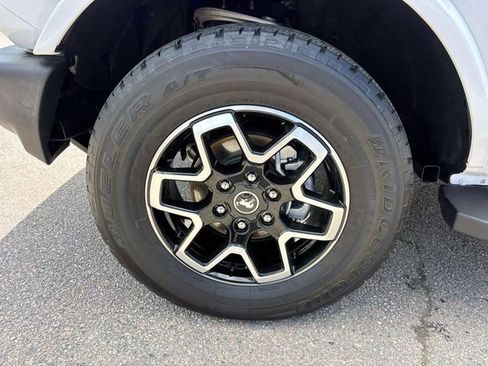 Used 2024 Ford Bronco Outer Banks AWD/4WD image 9