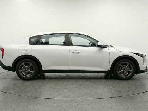 Used 2025 Kia K4 FWD image 11